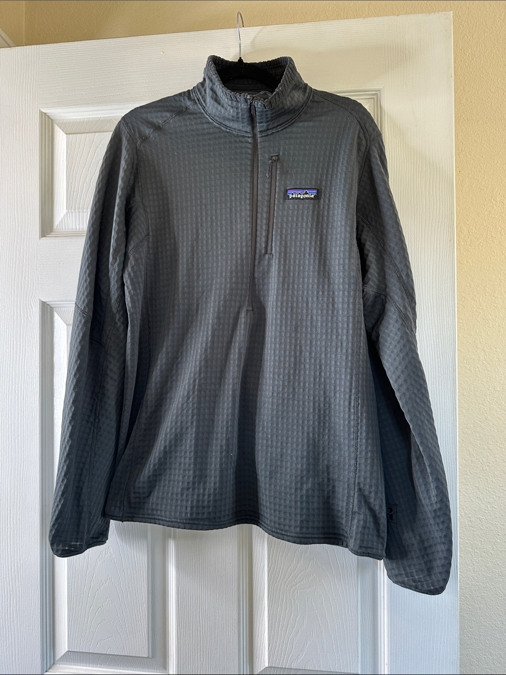 Patagonia Men's Dark Gray Lightweight Quarter-Zip Pullover